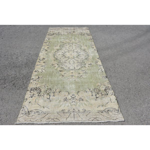 Alfombra turca vintage de 4,1x9,8 pies, diseño de retazos de tejido plano de lana verde y beige para decoración para sala de estar, pasillo con respaldo de látex - Product Image 1