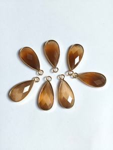 Conector de Bisel Chapado en Oro de 18k con Incrustaciones de Latón Vintage y Piedra de Cuarzo de 20x10mm - Product Image 3