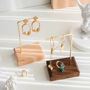 Support de bijoux en or simple parfait pour afficher des colliers, des bracelets et des boucles d'oreilles avec un design minimaliste élégant pour la maison - Product Image 2