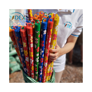 Venta caliente Núcleo de eucalipto Mango de escoba de madera Palo de escoba Mango de fregona Artículos para el hogar - Product Image 4