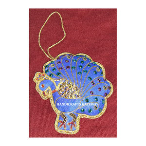 Adorno Navideño y Decoración para el Hogar con Bordado de Hilo Dorado y Cuentas en Forma de Pavo Real - Product Image 1