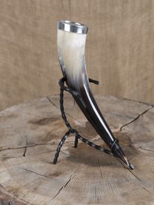 Cuerno para beber vikingo pulido natural con soporte superior-Moldura de latón en bruto Regalo de fiesta de Navidad EN LA India - Product Image 4