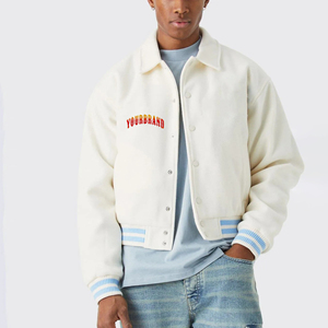 Blouson universitaire Letterman en laine à logo personnalisé pour homme Blouson d'aviateur à manches longues de couleur unie avec logo brodé et bouton unique - Product Image 6