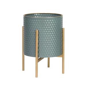 Maceta de metal bellamente elaborada que aporta belleza inspirada en la naturaleza y elegancia moderna a los espacios habitables - Product Image 1