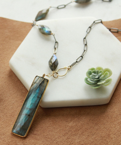 Collier bohème en argent sterling 925 pour femmes fait à la main Labradorite Rectangle cerf-volant pierres précieuses fil plaqué or mariages à la mode - Product Image 1