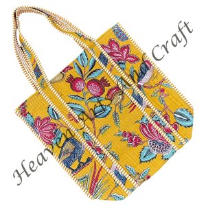 Sac à provisions en coton à imprimé floral fait à la main grand sac à provisions matelassé sac fourre-tout abordable pour femmes cadeaux pour son fourre-tout indien - Product Image 2