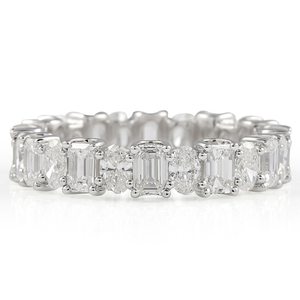 แหวนเพชรพรีเมียมแบบ Eternity Band ประดับเพชรรูปไข่และรูปทรง Emerald Cut น้ำหนัก 2.94 กะรัต - Product Image 1