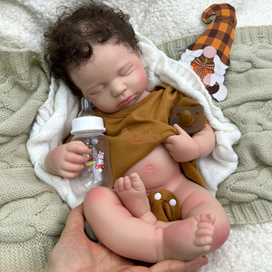 Muñeca Bebé Reborn de Silicona de 50 cm con Cabello Corto y Rizado, Venas Pintadas en 3D, Muñecas Reborn <span class=keywords><strong>que</strong></span> <span class=keywords><strong>Parecen</strong></span> <span class=keywords><strong>Bebés</strong></span> <span class=keywords><strong>Reales</strong></span> Durmiendo - Product Image 4