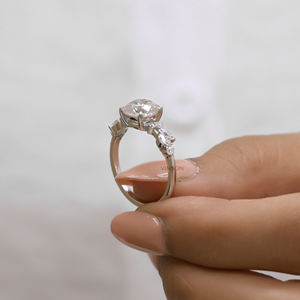 VINSON Bague de fiançailles en diamant Moissanite taillé sur coussin étincelant, bague cadeau de mariage inspirée de la nature pour elle - Product Image 5