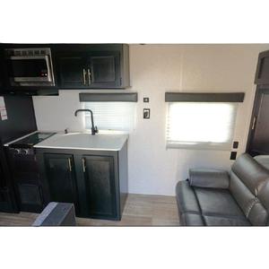 Caravana de Viaje Ligera 2022, Modelo Forests Rivers Wolfs Pups 17JG, 5-6 Asientos, para Campamentos Familiares, Casa Móvil - Product Image 4