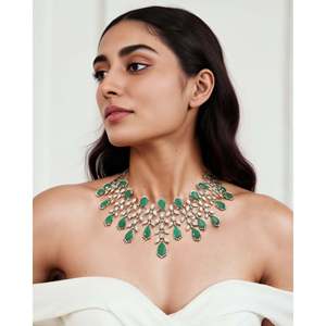 Collar de Diamantes con Flor de Esmeralda - Product Image 3