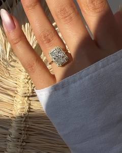 Bague de fiançailles halo en moissanite taille radiant 8x11mm, plaquée or jaune, argent 925, bijoux de mariage fins pour femmes, vente en gros - Product Image 6