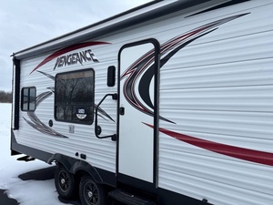 F-o-r-e-s-t R-i-v-e-r Vengeance 25V d'occasion 2017 - Product Image 3