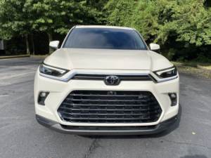 Limpio de segunda mano 2024 Toyo_ta Grand Highlander Limited tracción delantera - Product Image 2