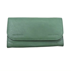 Cartera de mujer de cuero genuino verde hecha a mano de calidad superior Cierre de solapa magnética con ranuras para tarjetas personalizables Monedero personalizado - Product Image 1