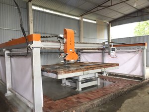 High Accuracy 3 Axis Bridge Saw 1500mm Max <b>Cutting</b> Length 250mm Thickness Granite <b>Stone</b> <b>Cutting</b> <b>Machine</b> 7.5kW 380V - Product Image 5