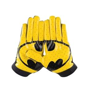 Gants de football américain personnalisés en gros avec logo, en latex imperméable, compatibles écran tactile, qualité supérieure, confortables et antidérapants - Product Image 4