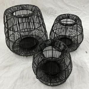 Fabriqués à la main noir or blanc fer métal fabriqué lanternes épais tissage conception forme conique décor à la maison pour bougie de noël - Product Image 1