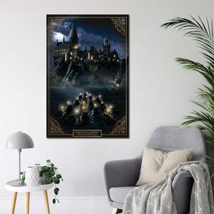Póster de Diseño Tradicional de Harry Potter con el Castillo de Hogwarts en Material de Papel - Product Image 2