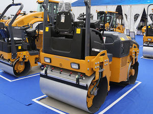 Compacteur vibrant à double tambour Kubota de 1 tonne, moteur diesel ou essence, pour travaux routiers - Product Image 4