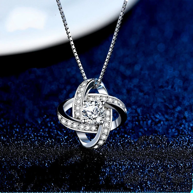 Collana in argento di alta qualità con ciondolo in zirconi cubici collana con nodo d'amore in argento sterling 925 placcato oro 18 carati