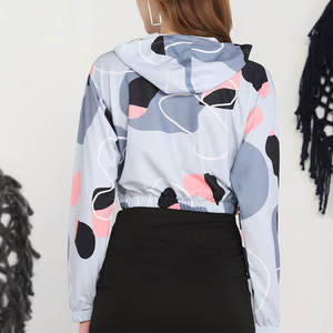 Sweat-shirts et sweats à capuche courts décontractés pour jeunes femmes, logo de marque de qualité supérieure, fournisseur de vêtements pour femmes OEM personnalisés en provenance du Bangladesh - Product Image 2