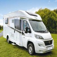 Caravane de luxe moderne 4x4, mini camping-car, véhicule de camping tout-terrain pour 4 personnes, en acier inoxydable, confortable