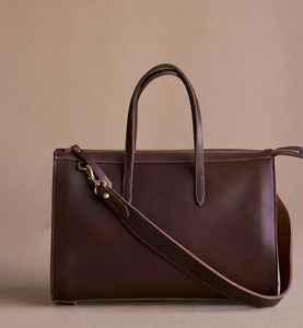 Sac à main fourre-tout vintage en cuir véritable marron foncé pour femme, style mode, avec deux anses, fermeture éclair, résistant à l'eau - Product Image 1