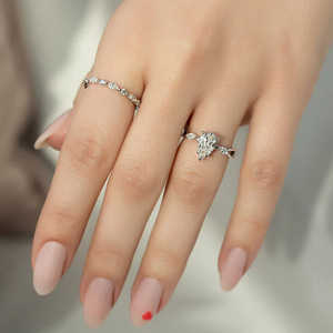 Bague de fiançailles en argent 925 avec diamant moissanite élégant de forme poire, design fantaisie pour les occasions spéciales - Product Image 1