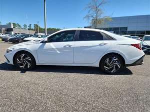 Nuevo/Usado 2025 para ELANTRA SEL 2.0L I4 Automático, Asientos de Cuero Blancos, Techo Solar Panorámico, Faros LED en Venta - Product Image 3