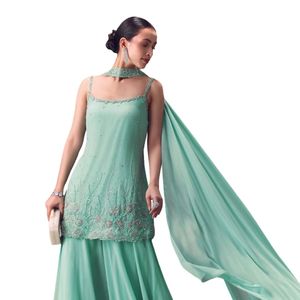 Mare verde Kurta Sharara Set con girocollo Dupatta vivace festa di nozze indossa abiti da donna di design etnico per le occasioni Festive - Product Image 2