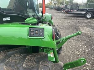 Tractor John Deere 4066R 2025 en venta - Product Image 3