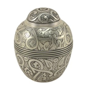 Urnes pour animaux de compagnie de crémation en laiton entièrement gravées les plus vendues avec des urnes pour animaux de compagnie finies en étain de la meilleure qualité - Product Image 1