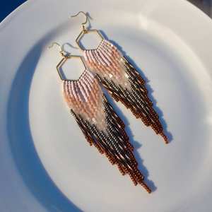 Hermosos pendientes largos con cuentas de semillas chapadas en oro de latón hexagonal para mujeres y niñas en fiesta de boda, Hldi , Mehendi Wear - Product Image 1