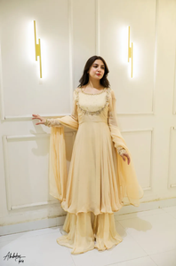 Anarkali en or massif orné à la main avec des vêtements indiens et pakistanais Gharara et Dupatta - Product Image 2