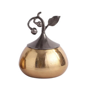 Pots délicats en or doré parfait pour la décoration et l'organisation Pots délicats magnifiquement conçus pour la décoration intérieure et le stockage - Product Image 3