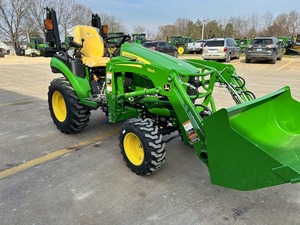 Tracteur agricole John Deere 300E 4x4 avec chargeur frontal, vert, 30 CV, tracteur multifonctionnel à roues - Product Image 4
