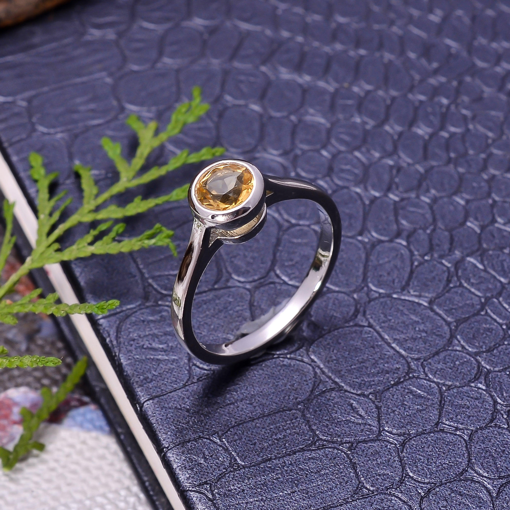 สีเหลือง