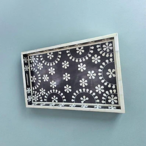 Plateau de service indien carré en bois fait à la main avec incrustation d'os Exportation de qualité pour la maison et le mariage Matériau acrylique par l'artisanat en croissant - Product Image 1