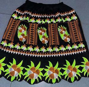 Jupes pour femmes en coton de haute qualité imprimés hawaïens Nouveau style de broderie Vêtements hawaïens Respirant Fabriqué au Pakistan - Product Image 2