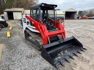 Chargeuse compacte sur chenilles Takeuchi TL8 d'occasion, diesel, pour travaux de construction et agricoles - Product Image 3
