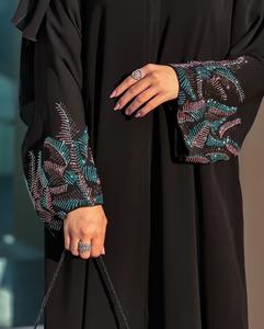 Abaya de Manga Larga Estilo Dubái con Pedrería y Cristales para Ocasiones de Oración y Elegancia Premium - Product Image 3