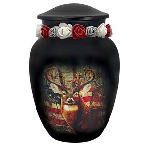 Urne funéraire moyenne en aluminium Buck USA Flag Deer avec option couronne de commémoration et option plaque nominative avec médaillon - Product Image 3