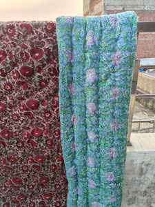 Colcha Razai Estampada a Mano en India, Algodón Orgánico Reversible con Diseño Floral - Product Image 5