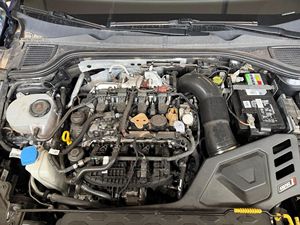 Volkswagen Golf R 2022, 5 Plazas, Faros LED, Gasolina, Volante a la Izquierda, Exterior Azul - Product Image 3