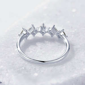 Bague de fiançailles en argent 925 avec moissanite taille princesse de 0,29 ct, couleur D, pureté VVS1, demi-éternité carrée à 5 pierres pour femmes - Product Image 4