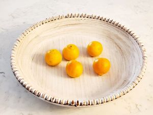Nouvel arrivage de bols en bois blancs lavés de haute qualité, bords perlés pour noël, vente en gros, fabriqué au Vietnam - Product Image 3