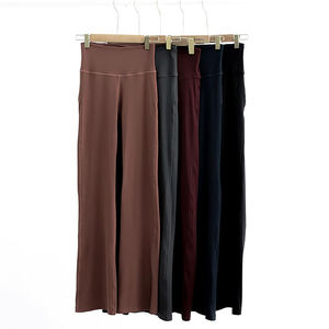 Meilleure vente Leggings de yoga évasés empilés légers pour femmes nouveau design avec logo personnalisé tissu tricoté à la taille prix de gros - Product Image 2