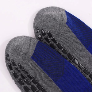 Fabricantes que venden calcetines de fútbol con agarre, calcetines deportivos de compresión personalizados para ciclismo, calcetines de fútbol antideslizantes para adultos, calcetines atléticos - Product Image 3