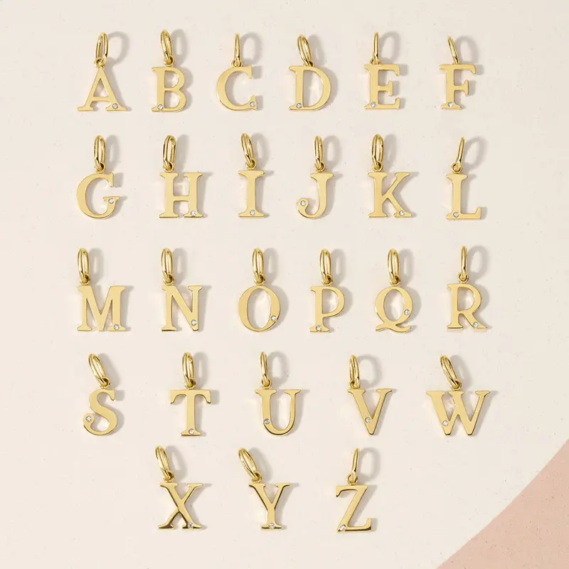 Venta al por mayor de metal personalizado 26 alfabeto inicial encantos colgantes accesorios personalizado letra logotipo encanto para la fabricación de joyas DIY